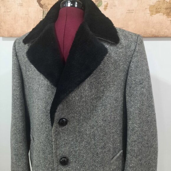 Pendleton Wool - Men's gray herringbone peacoat w/ faux fur collar - Picture 7 of 15